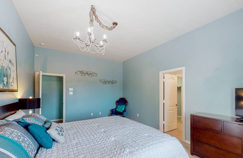 Conroe House | Creekside Cottage | House in Conroe