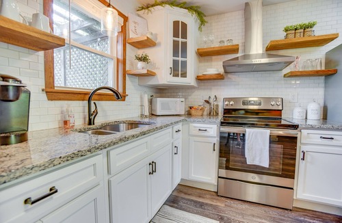 Mount Aetna Cottage | Creekside Cottage | Romantic Waterfront Escape w/HOT TUB!