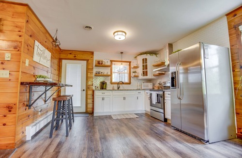 Mount Aetna Cottage | Creekside Cottage | Romantic Waterfront Escape w/HOT TUB!