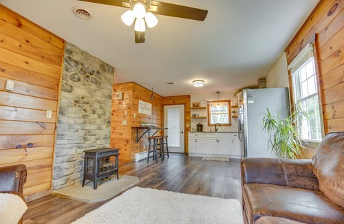 Mount Aetna Cottage | Creekside Cottage | Romantic Waterfront Escape w/HOT TUB!