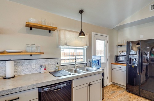Belton House | Creekside Cottage w/Deck & Hot Tub in Belton