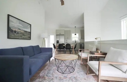 Swannanoa House | ⭐️ Creekside Cottage w HOT TUB, fire pit, arcade, mtn views🏔