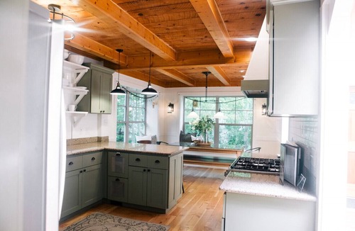 Montpelier House | "Creekside Cottage" w/Rustic Cabin (Sleeps 25)