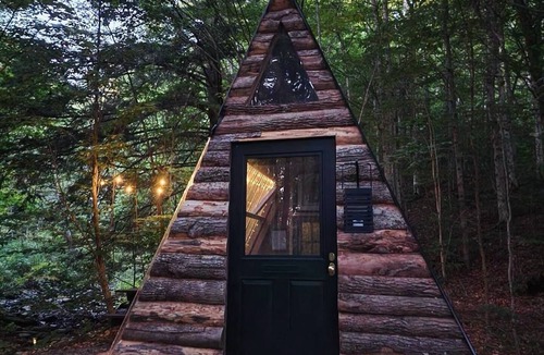 Cherry Valley Cabin | Creekside: Cozy off-grid cabin near Cooperstown, NY