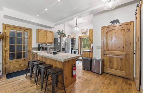 Kings Beach Cabin | Creekside Den - Remodeled w/Hot Tub