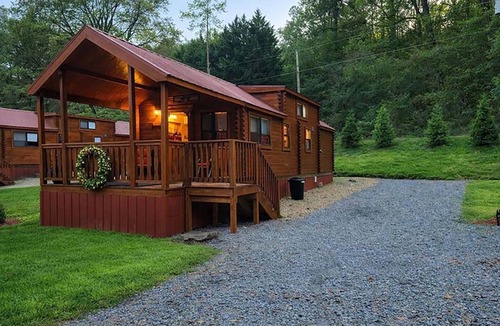 Vein Mountain Cabin | "Creekside Escape| Relaxing Sauna & Nature Retreat".