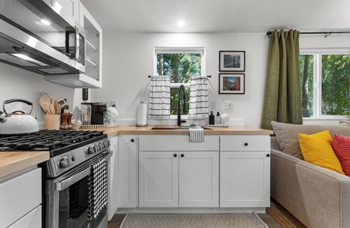 Sequim House | Creekside Escape a Cabin With Hot Tub