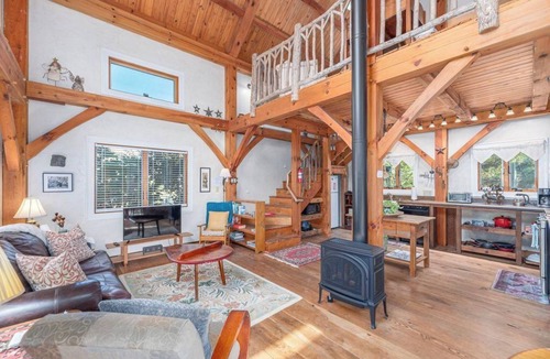 Hot Springs Cottage | Creekside Fairytale Cottage-Hot Tub-Cozy Fireplace