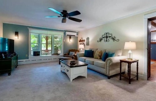 Cumbola Other | Creekside Farmhouse / Hot Tub