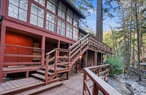 Boulder Creek House | Creekside Gazebo Fire Pit + BBQ Garden