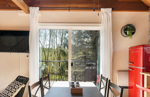 May Creek Cabin | Creekside Getaway HS WiFi, Firepit, Mountain View