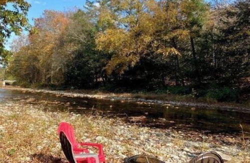 Tunkhannock Apartment | Creekside Getaway in The Trees