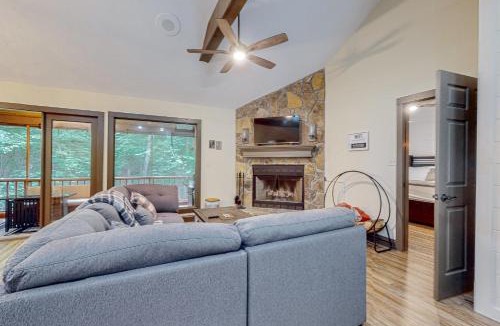 Young Harris House | Creekside Getaway