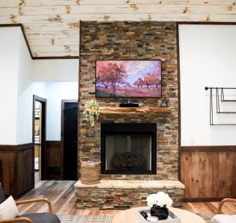 Ellijay House | Creekside Getaway - Wineries, Orchards, & Hiking