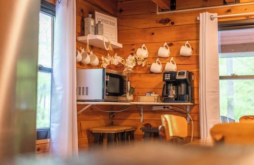 Reedsville House | Creekside Hideaway 3 BR 2 Bath