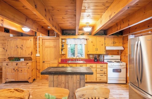 Reedsville House | Creekside Hideaway 3 BR 2 Bath