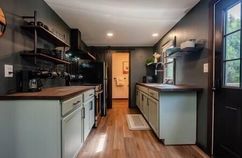Town of Jerusalem Cabin | Creekside Hideaway Cabin
