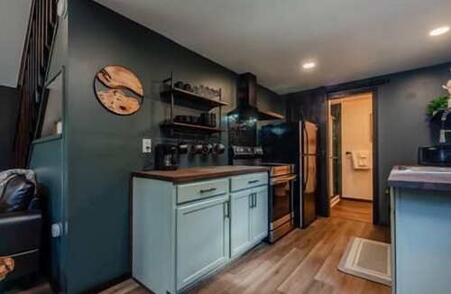 Town of Jerusalem Cabin | Creekside Hideaway Cabin