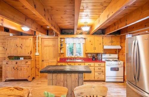 Reedsville Cabin | Creekside Hideaway, sleeps 9-10, gorgeous and private setting.