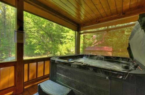 McCaysville House | Creekside Hideaway