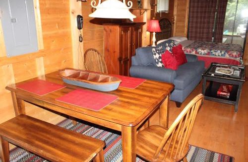 Laurelville House | Creekside Hideaway