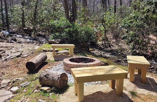 Maggie Valley Cabin | Creekside, Hot Tub, Playground, Firepit, Fireplace, WiFi, AC, EZ Access