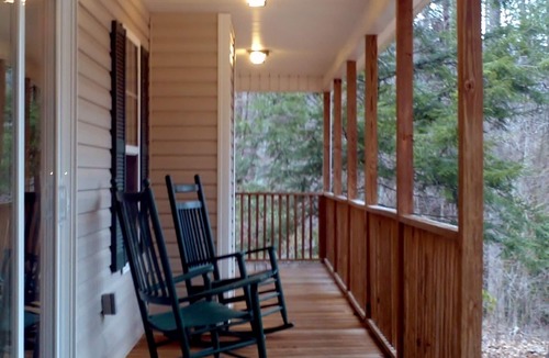 Maggie Valley Cabin | Creekside, Hot Tub, Playground, Firepit, Fireplace, WiFi, AC, EZ Access