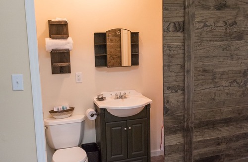 Oneida Hotel | Creekside Inn