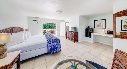 Tavernier Hotel | Creekside Inn
