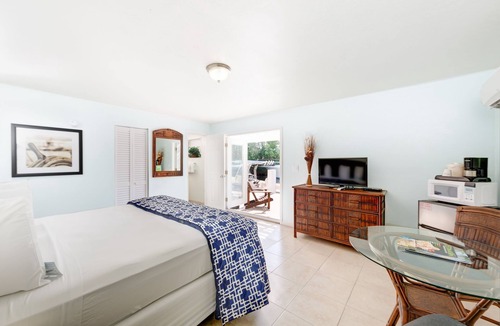 Tavernier Hotel | Creekside Inn