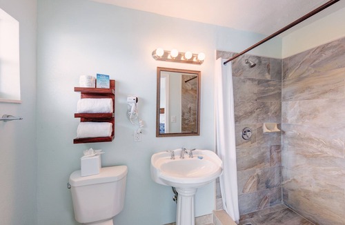 Tavernier Hotel | Creekside Inn