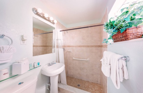 Tavernier Hotel | Creekside Inn