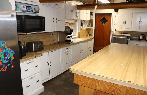 Wapiti Hotel | Creekside Lodge at Yellowstone