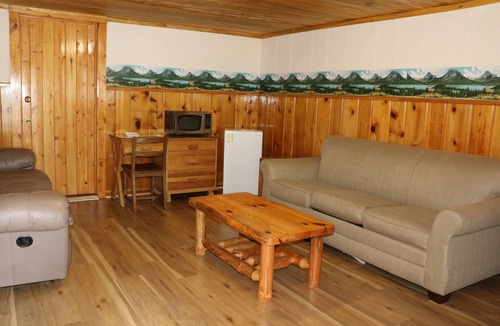 Wapiti Hotel | Creekside Lodge at Yellowstone