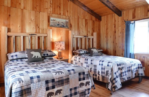 Wapiti Hotel | Creekside Lodge at Yellowstone