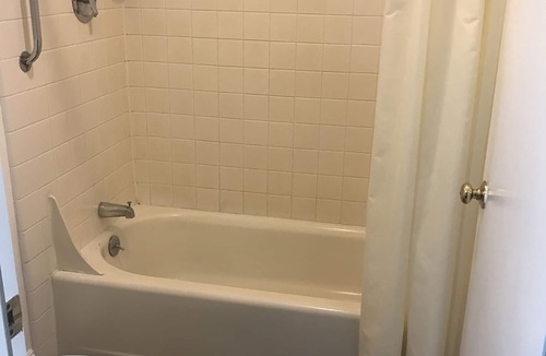 Kelseyville Hotel | Creekside Lodge