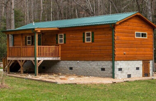 Pisgah Forest House | Creekside Log Cabin in Pisgah Forest