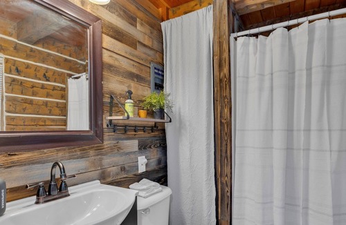 Canon City Cabin | Creekside Log Cabin