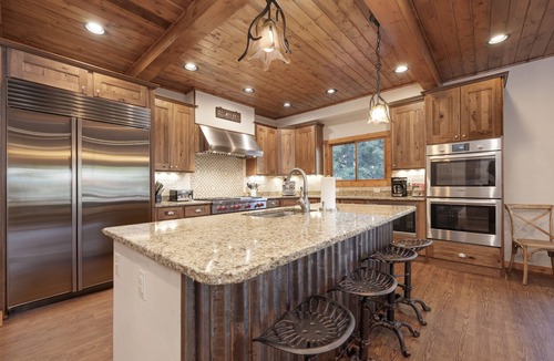 Winter Park House | Creekside Luxury Retreat 8BR Walk to Shops, Dining & Shuttle Sleeps 22