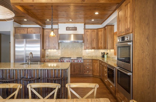 Winter Park House | Creekside Luxury Retreat 8BR Walk to Shops, Dining & Shuttle Sleeps 22