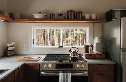 Cochecton Cabin | Creekside Modern Cabin Sauna Hot Tub Niksen Den