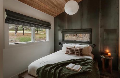 Cochecton House | Creekside Modern Cabin Sauna Hot Tub Niksen Den