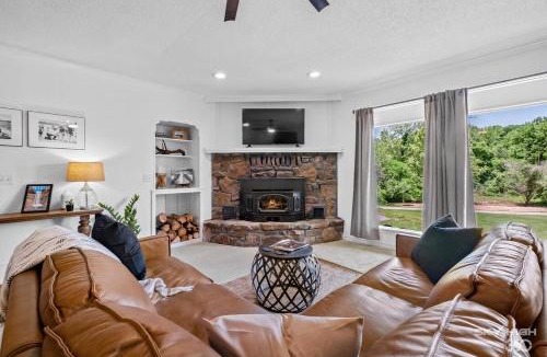 Rogers House | Creekside Oasis - 5BR Retreat with Pool & Hot Tub