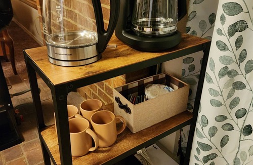 Tigard Apartment | Creekside Oasis centrally located in Tigard