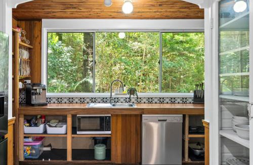 Lamington House | Creekside Rainforest Retreat