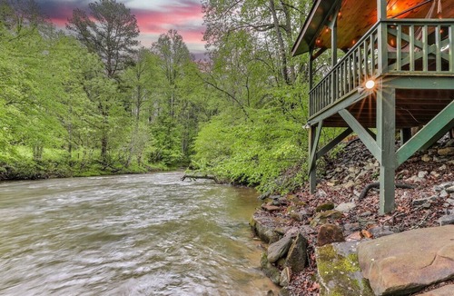 Cashes Valley Cabin | Creekside Reflections