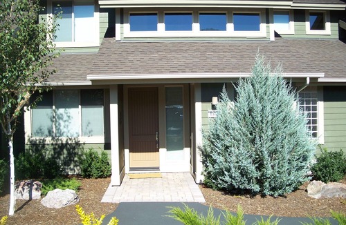 Redmond Condo | Creekside Retreat-1 Block to Splash Park and Pool, Private Hot tub