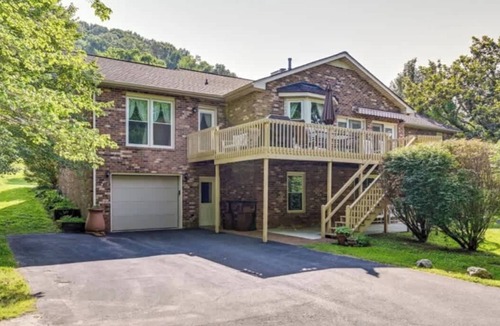 Whites Creek House | Creekside Retreat Near Nashville & Fontanel