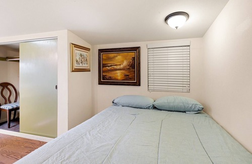 Cottage Grove Cottage | CREEKSIDE RETREAT