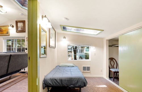 Cottage Grove Cottage | CREEKSIDE RETREAT